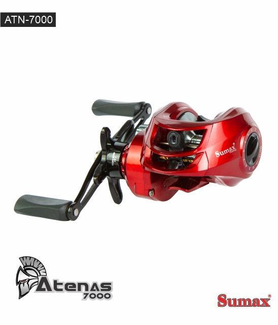 Carrete de pesca de baitcasting Sumax Atenas 7000 rojo. Fondo blanco.
