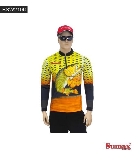Maniquí con una camiseta de pesca amarilla y naranja con un gráfico de pez