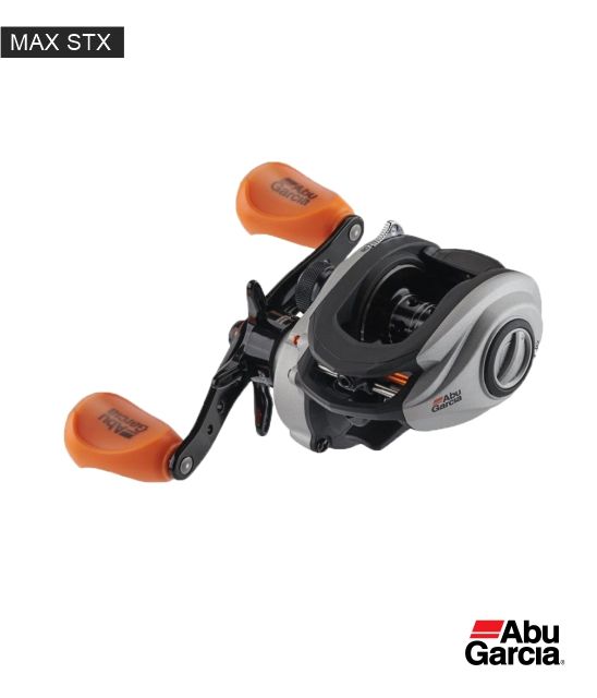 Carrete de pesca baitcasting Abu Garcia Max STX con empuñaduras de color naranja.