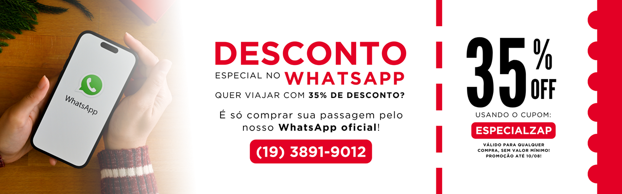 Uma pessoa está segurando um celular na mão.