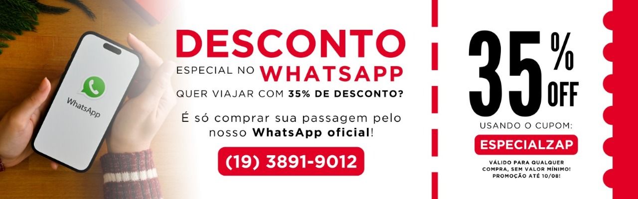Uma pessoa está segurando um celular na mão.