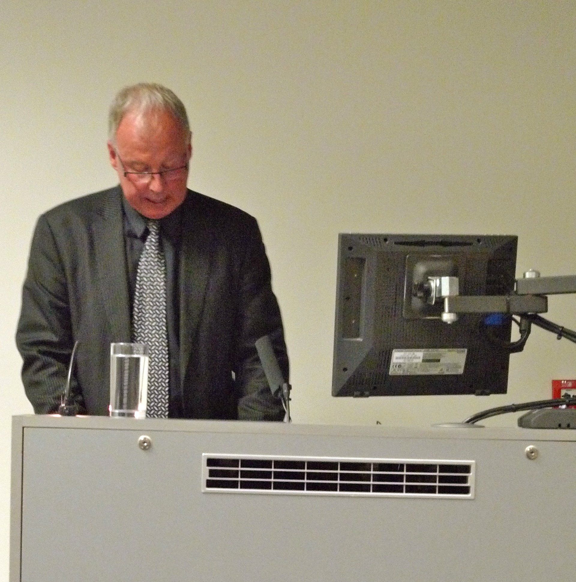 Dr Paul Skrebels gives talk about Dan Billany/Hull History Centre 2017