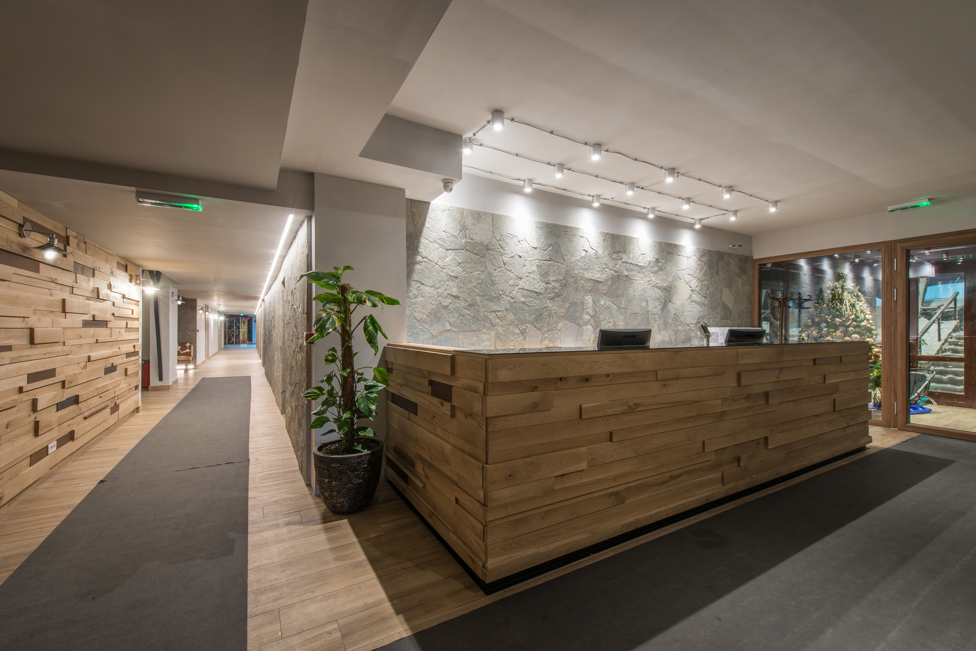 Interior and reception of a luxurious hotel, with comfortable lighting.