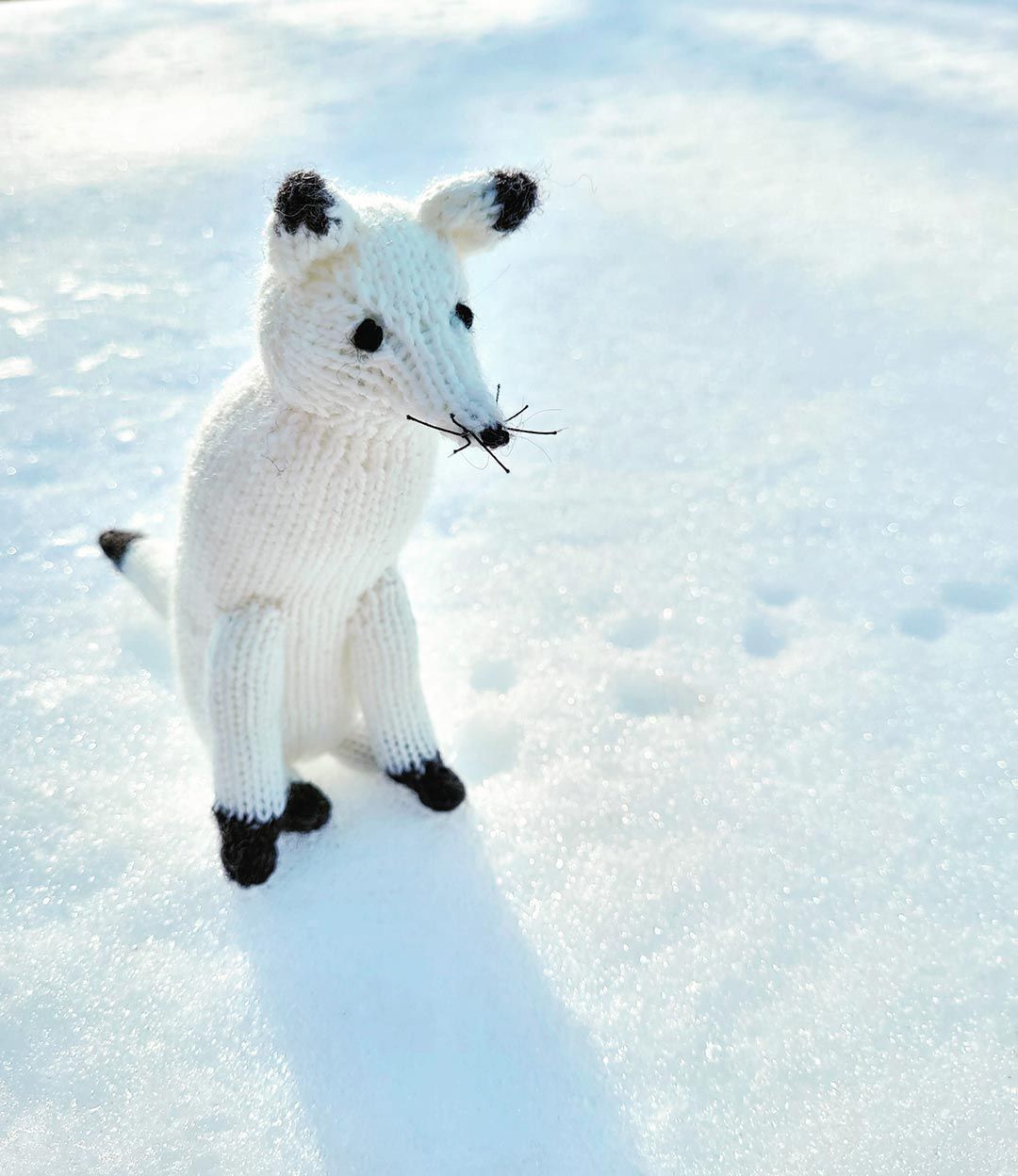 Knitted arctic fox