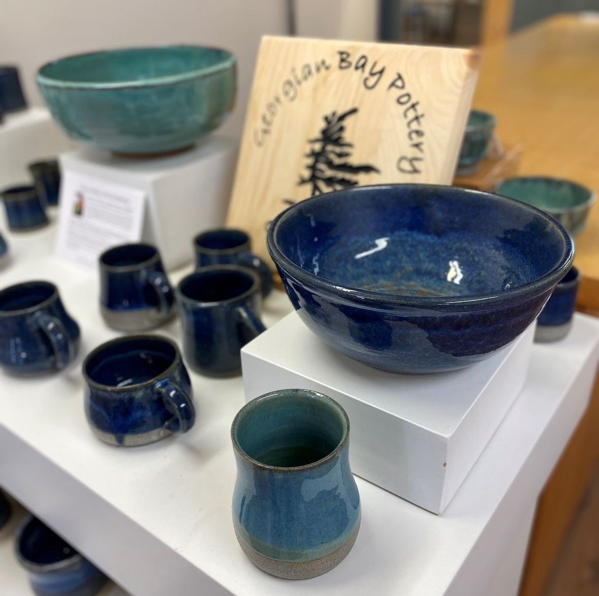 Bowls, mugs and tumbler.