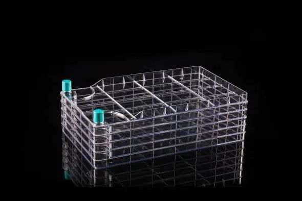 黑色背景上的多層建築線框3D模型，帶有藍綠色角標。