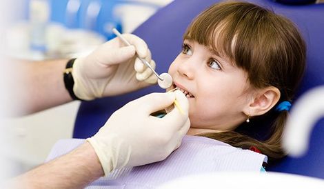 Little girl during inspection of oral cavity