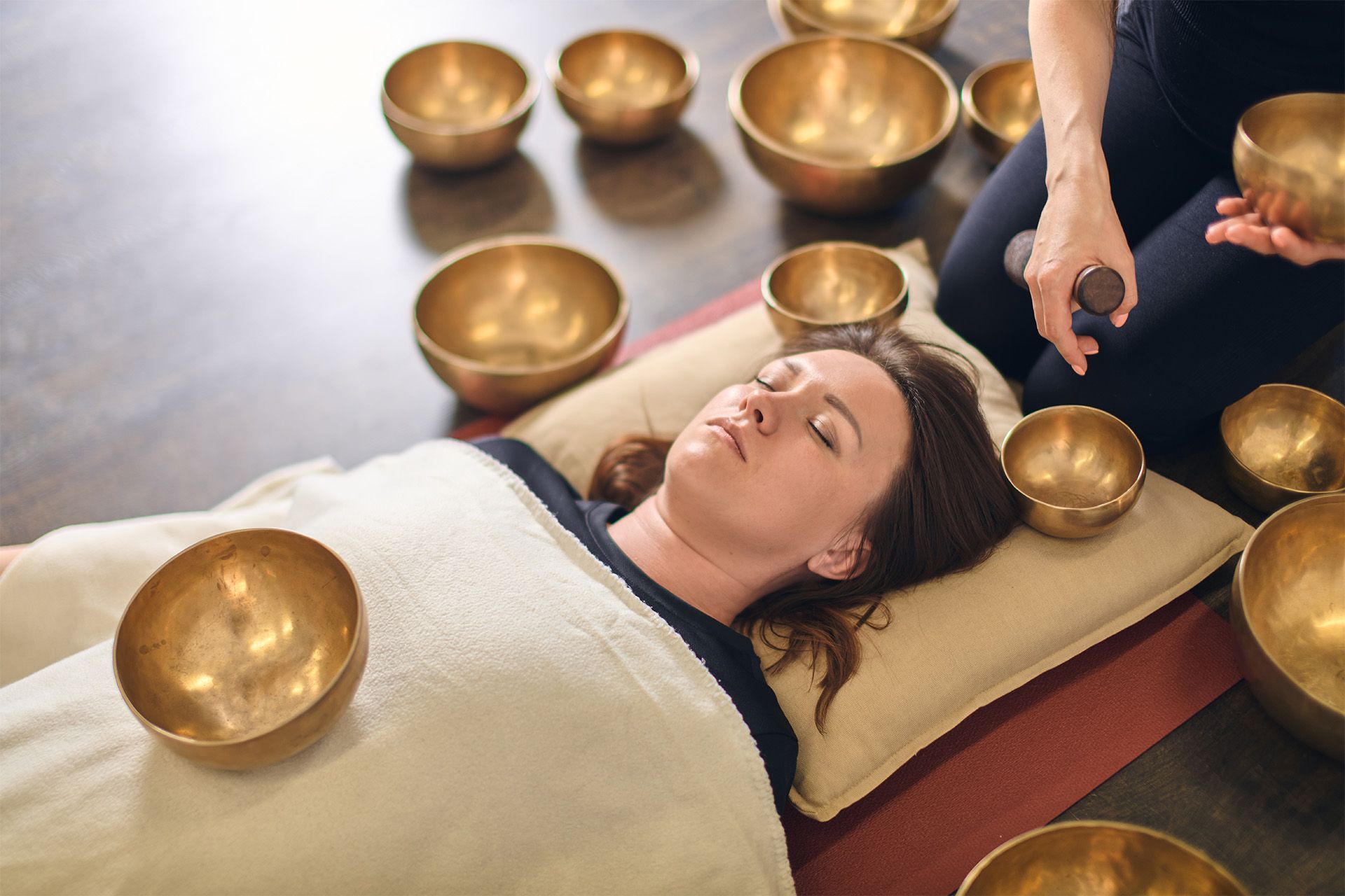 10 Benefits of Sound Baths for Healing & Stress Relief