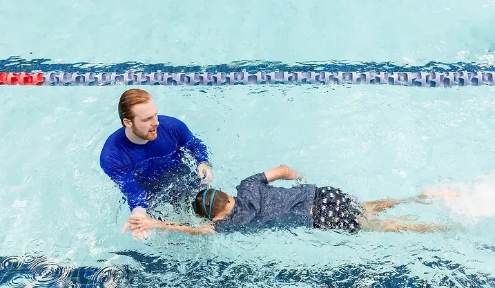 child improving swim progress through consistent swimming lessons