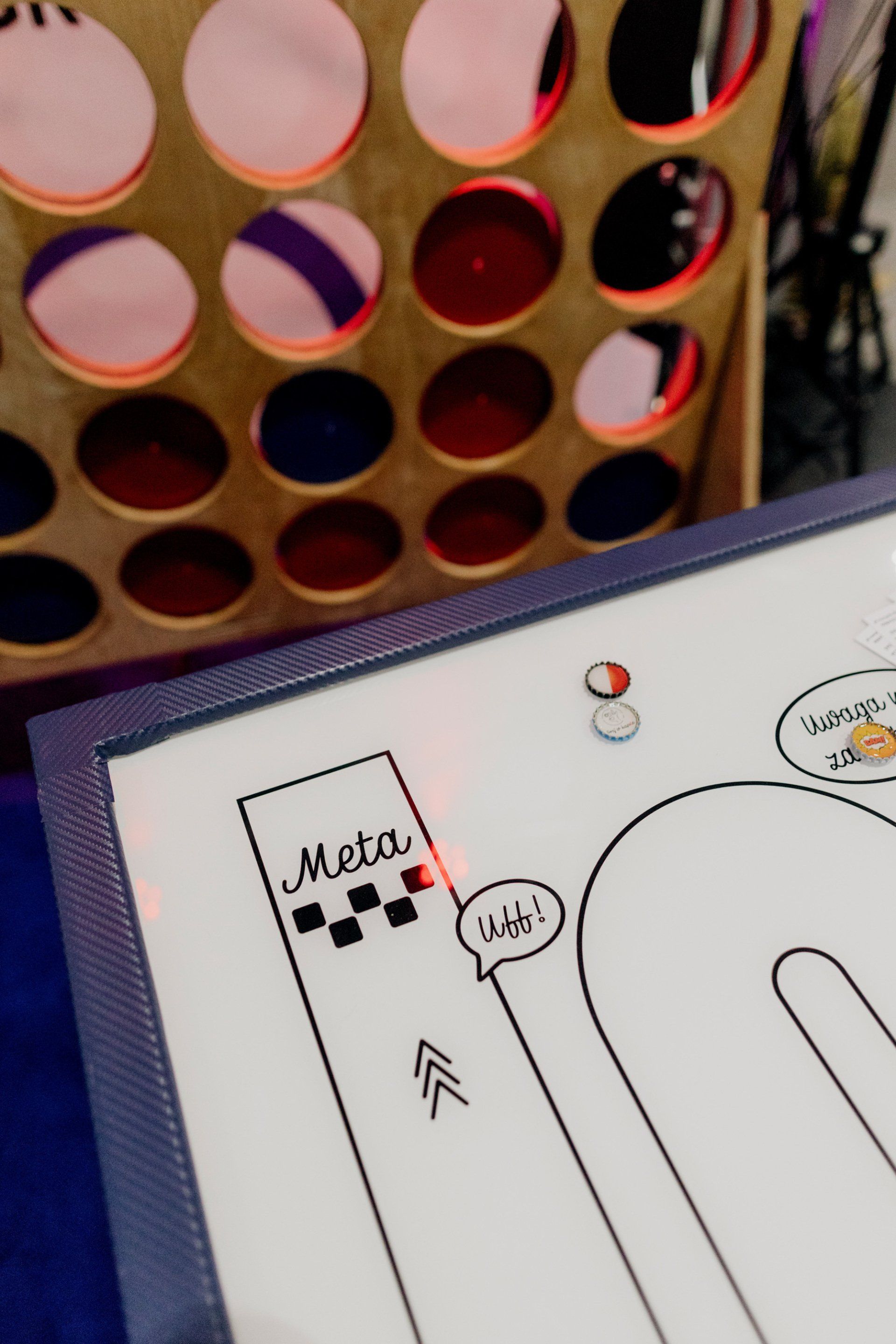 stół do gry w wyścigi