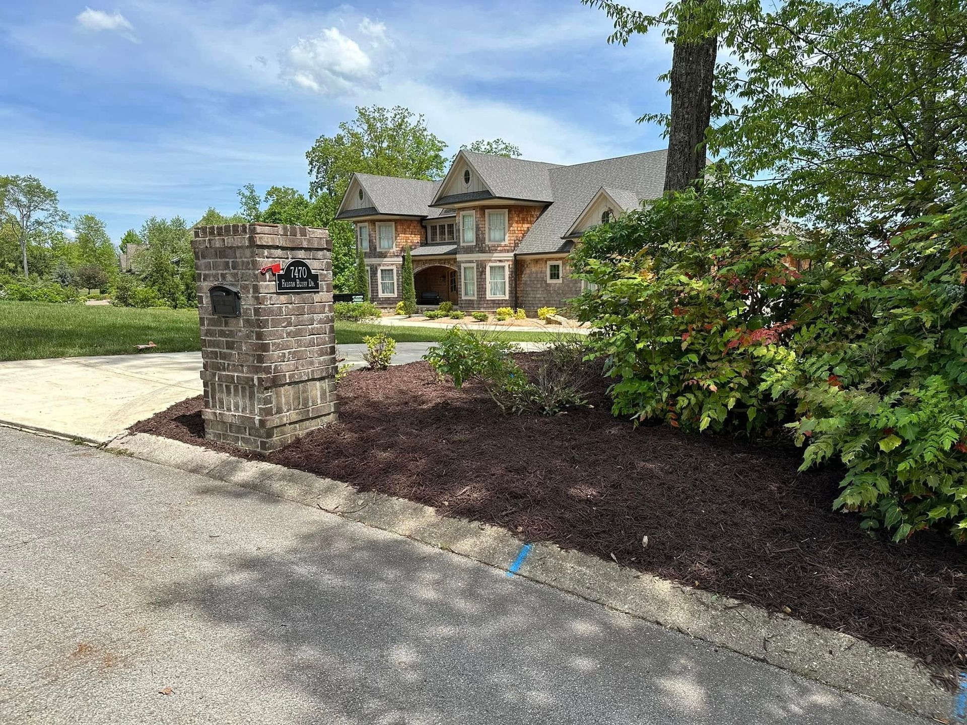 A large house with a mailbox in front of it.