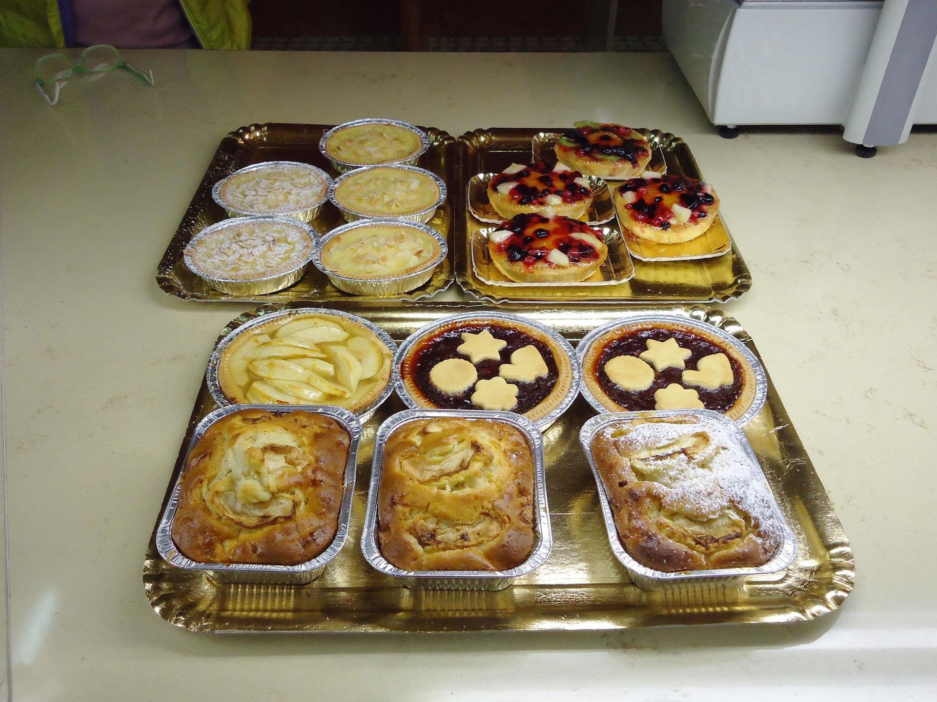 Dolci da forno in vassoio