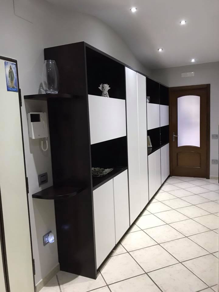 Parete attrezzata in legno