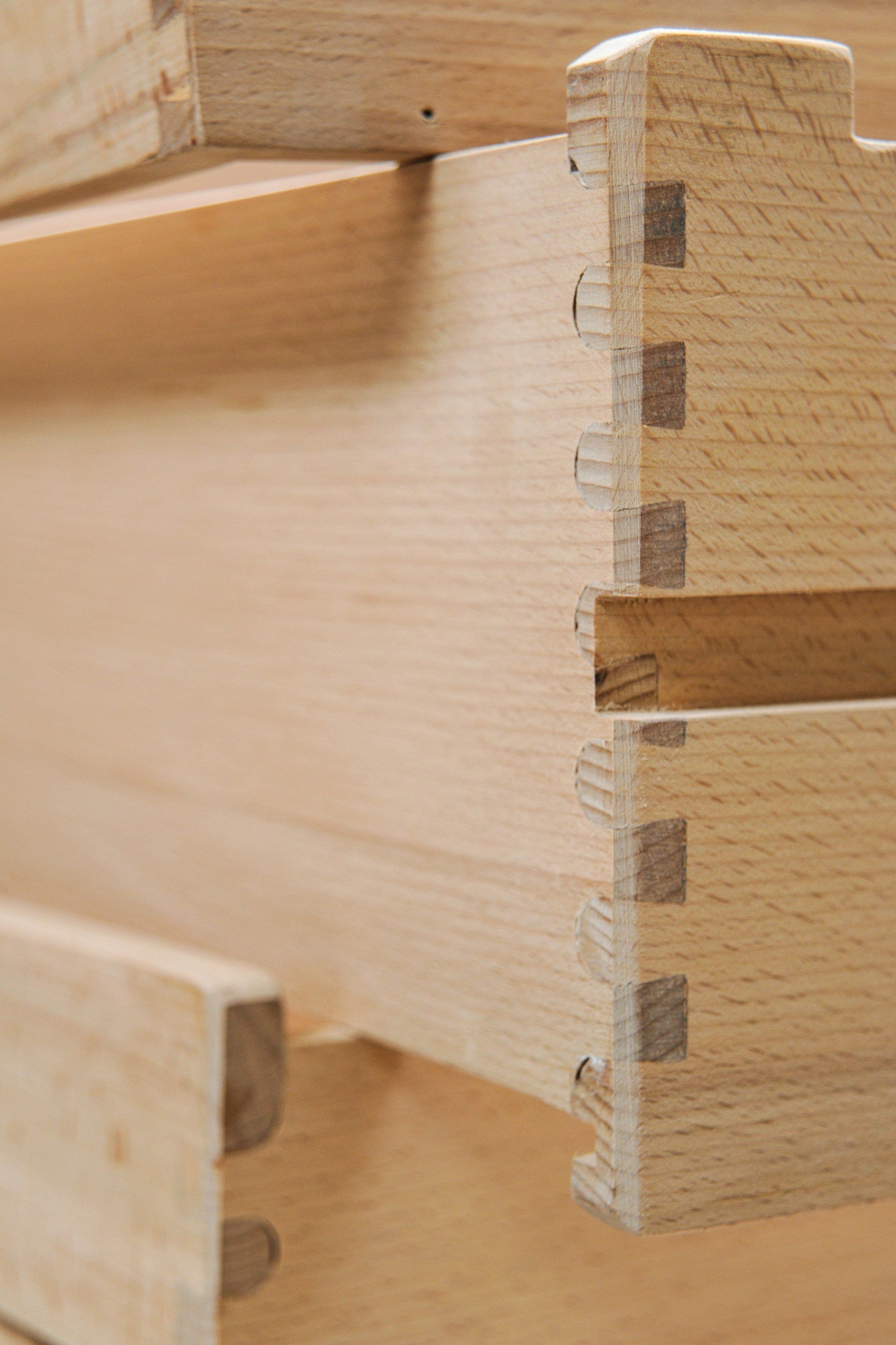 Particolari cassetti in legno