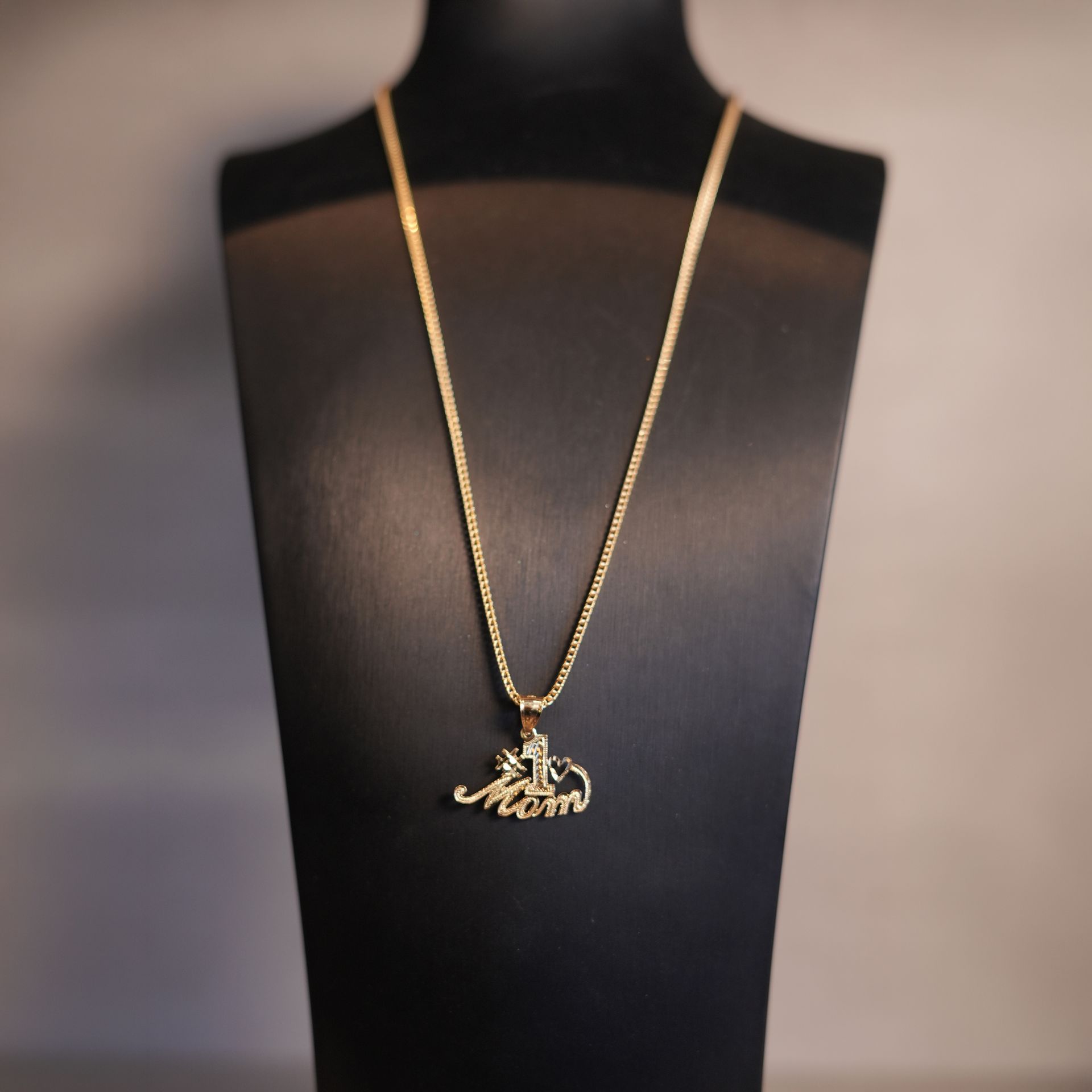 Colección Mamá: Cadenas de Oro  (Mom)