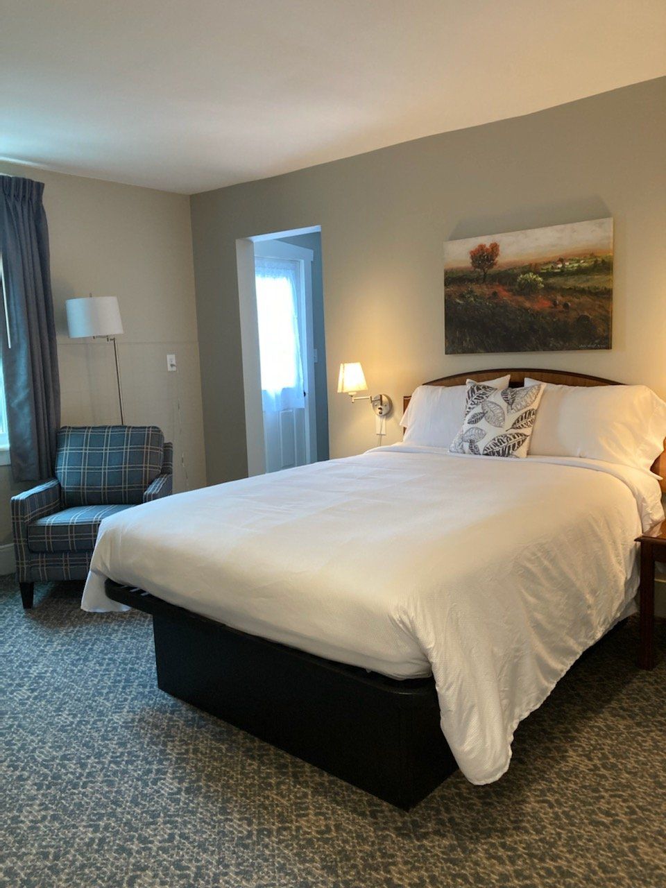 Country Squire Inn and Suites - Deluxe Queen