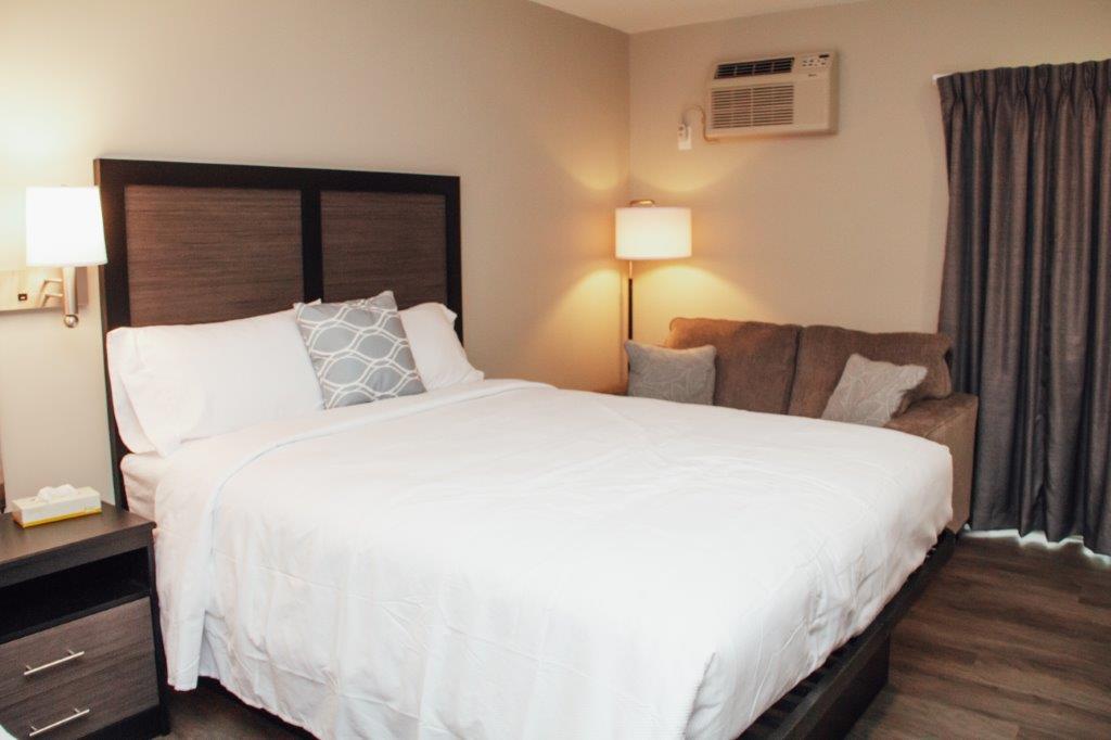 Country Squire Inn and Suites - Deluxe King Room