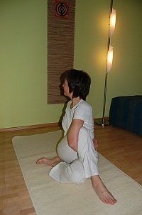 Silka Henneberg - Yoga - Position