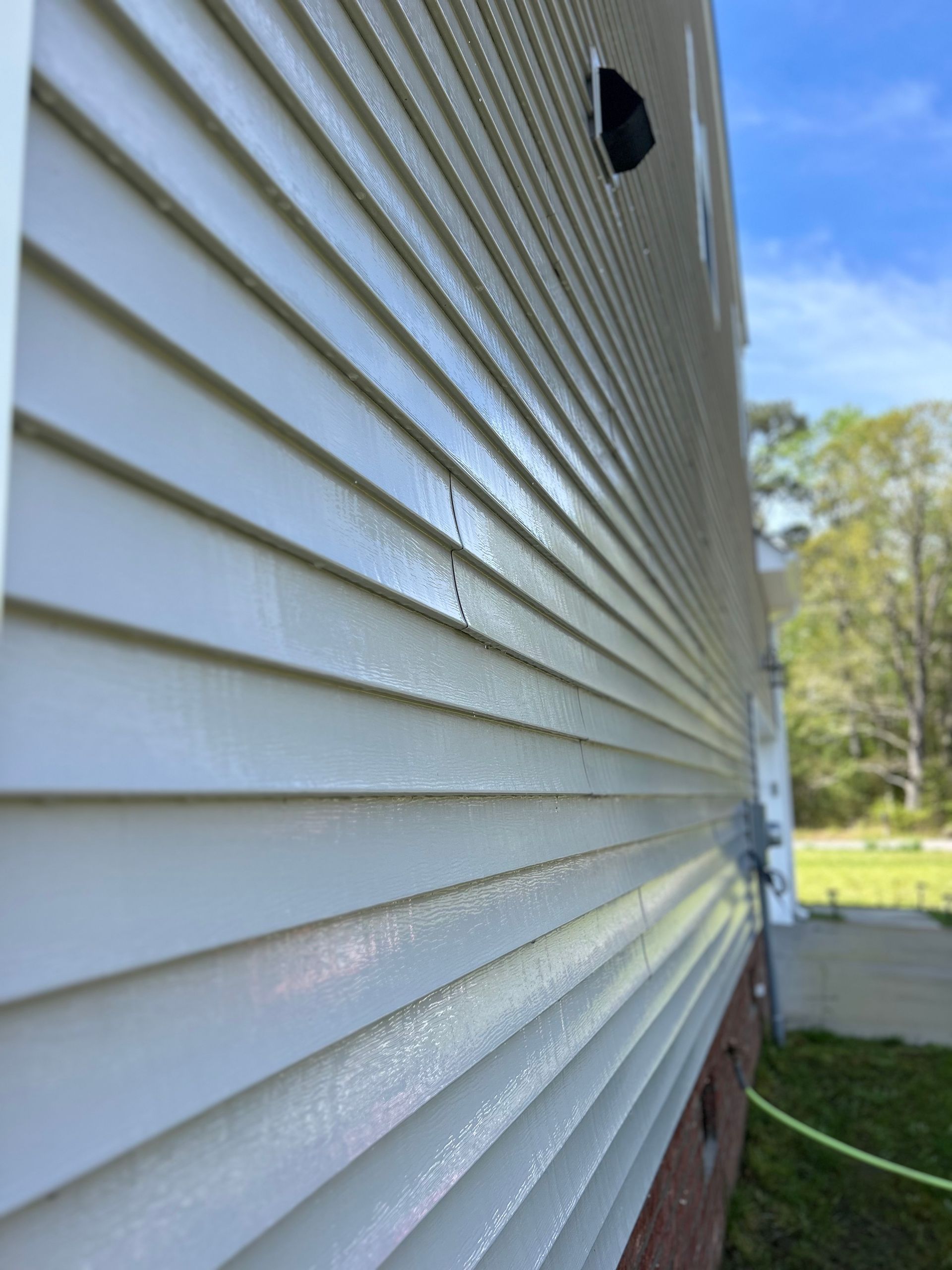 A close up of a white siding on a house.