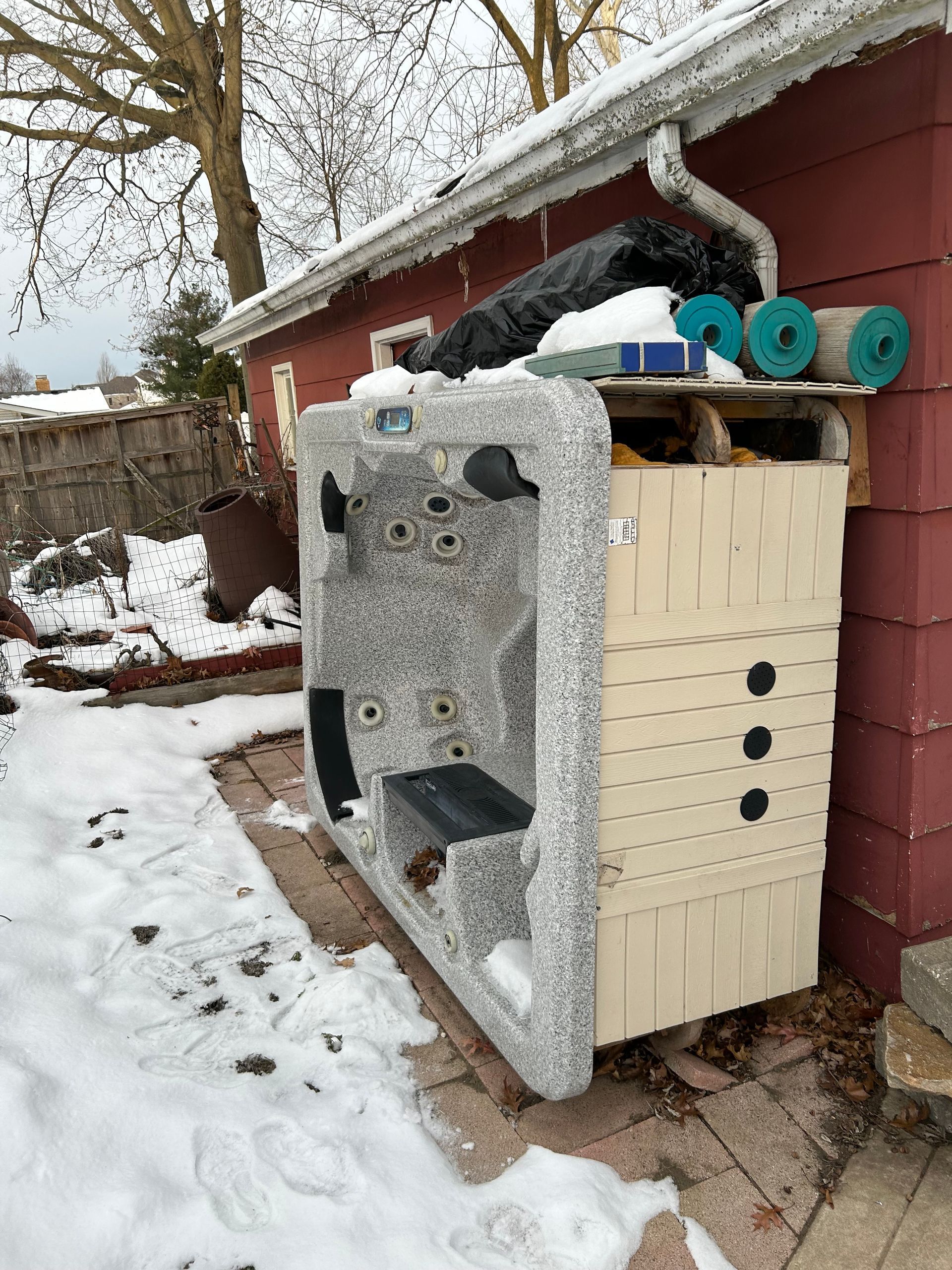 Yard waste removal, storm debris hauling, hot tub removal and brush disposal for Westlake and Lakewood homeowners