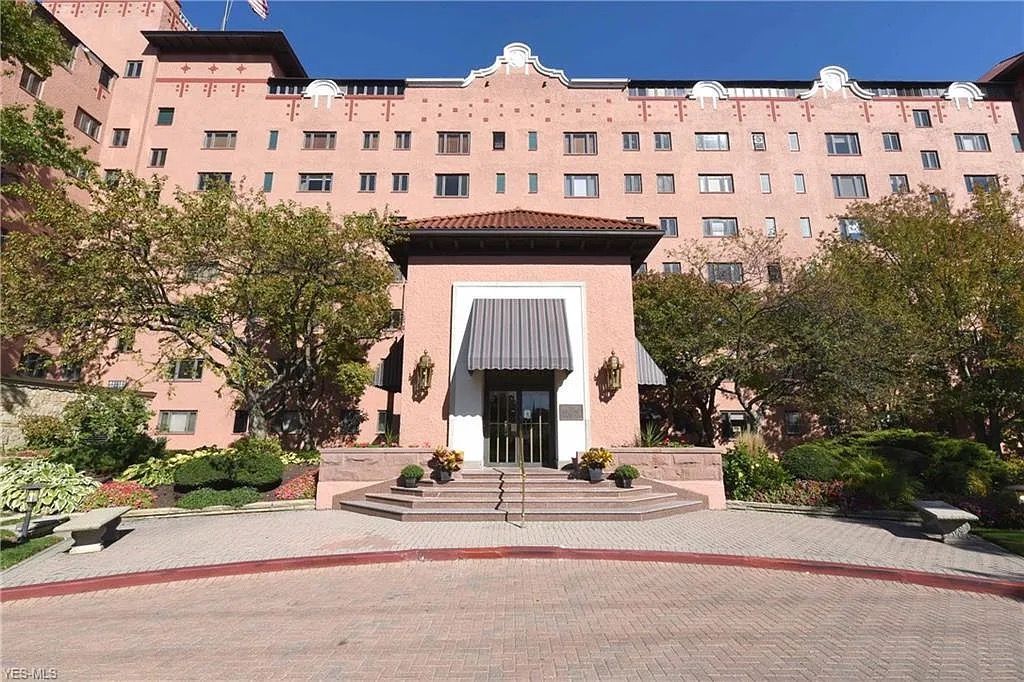 Commercial junk removal and office furniture disposal for local businesses in Avon and Rocky River