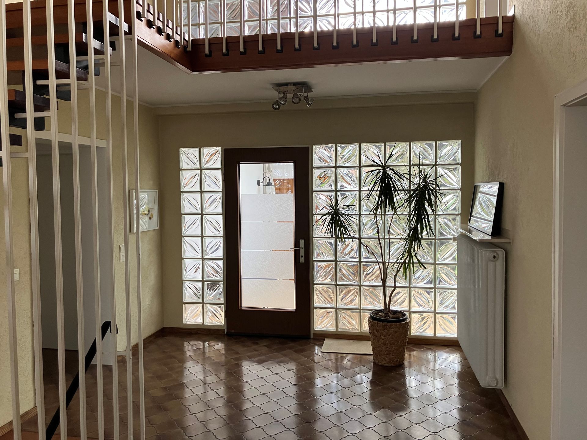 Großzügige, helle Eingangshalle