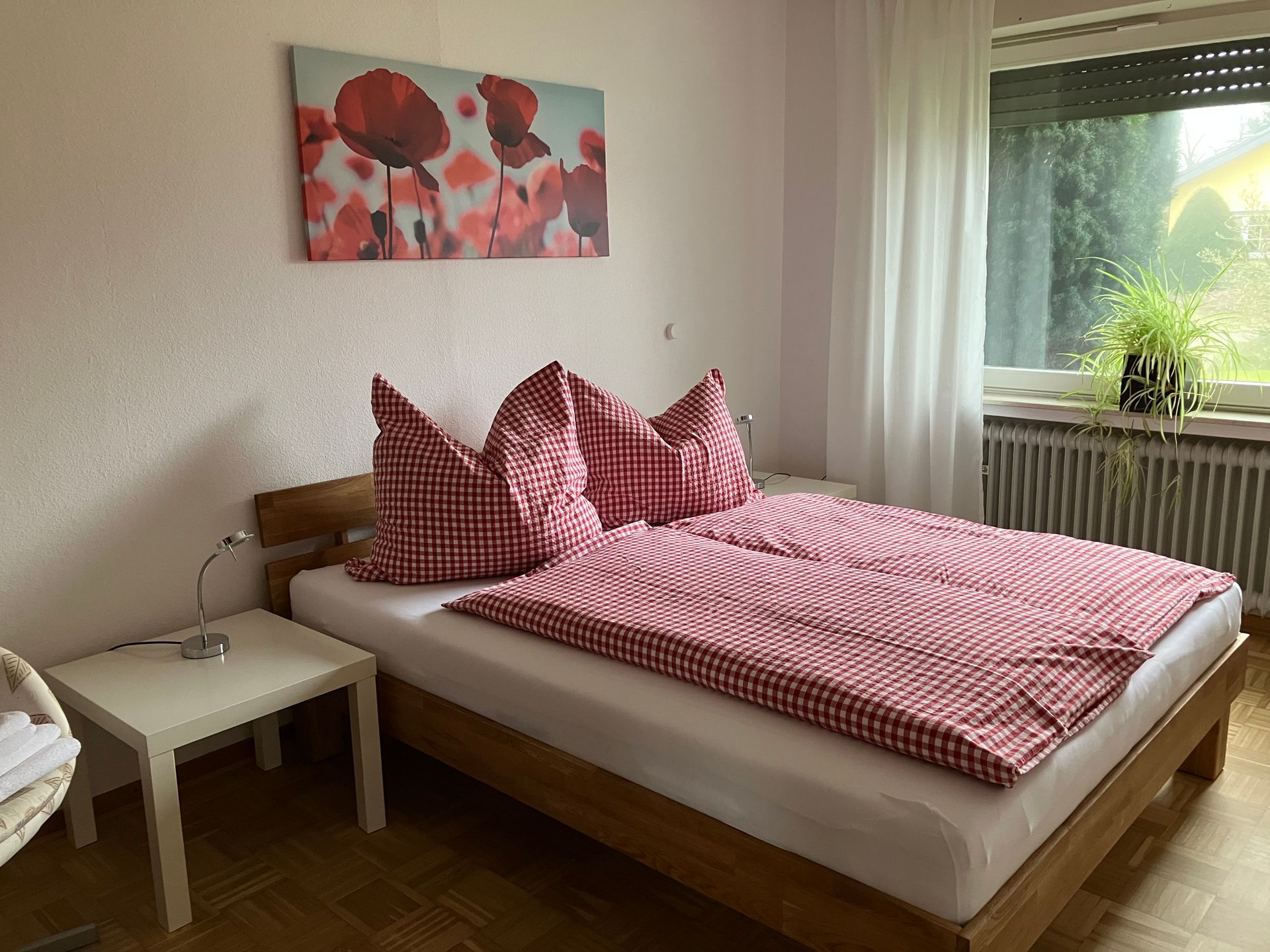 Schlafzimmer 2 mit 1,60 x 2,00 m Bett