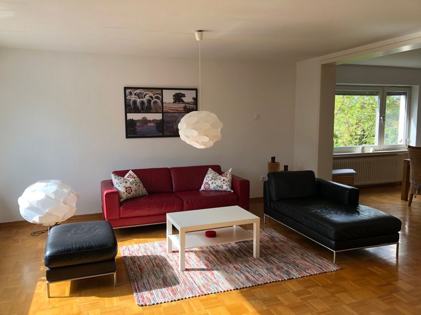 Großzügiges, helles Wohnzimmer