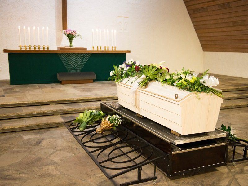 cofano funebre bianco