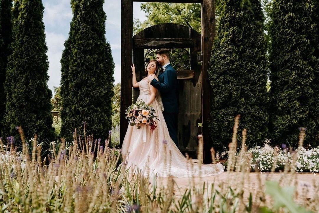 Bride and groom pictorial in Washington, PA