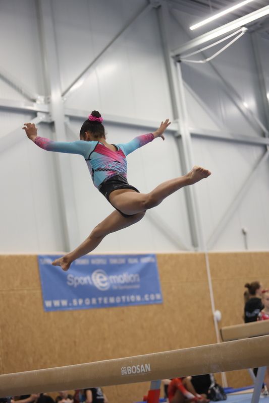 Turnover Gymnastics Waddinxveen handstand airtrack