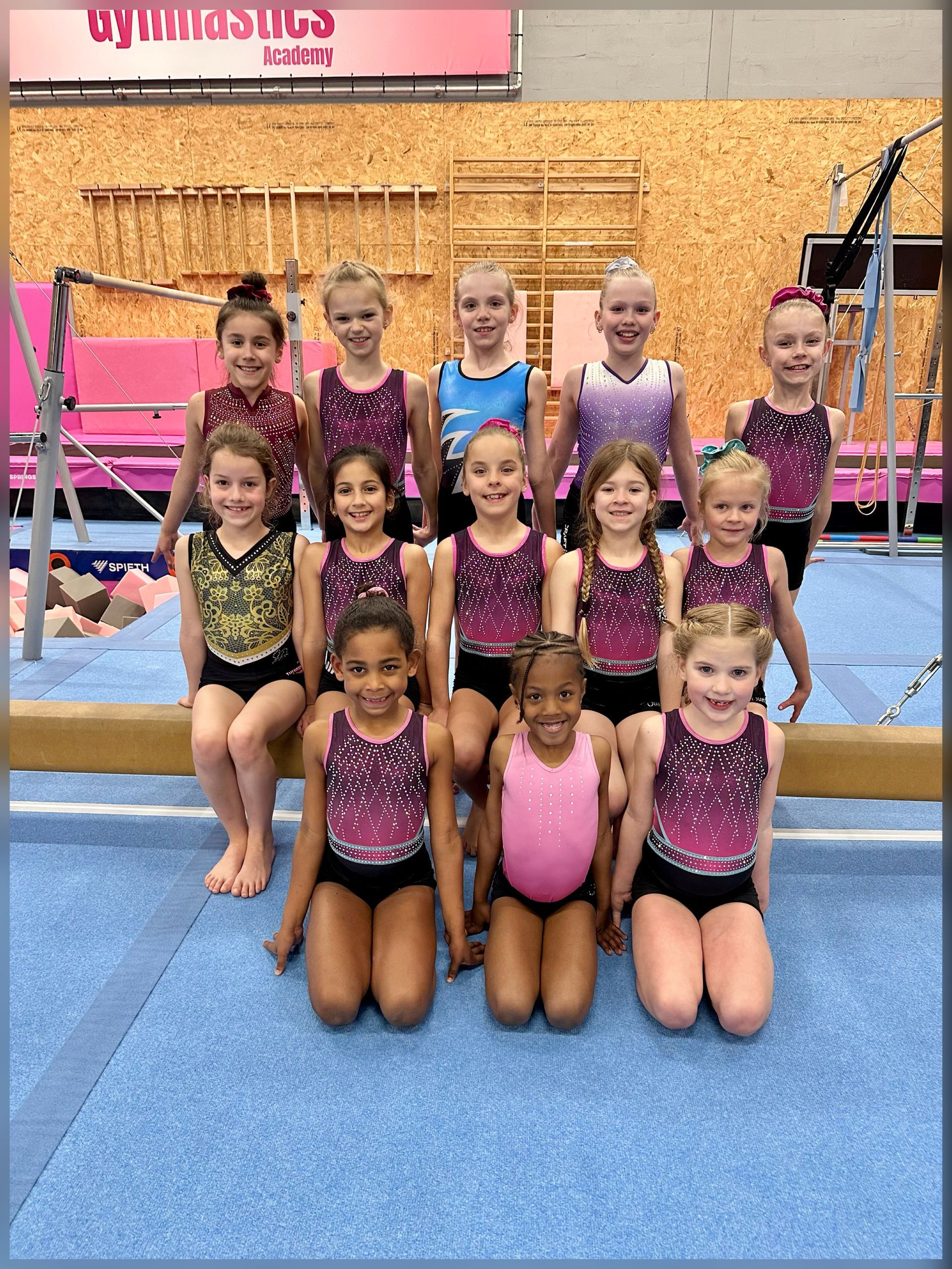 Turnover Gymnastics Waddinxveen handstand airtrack