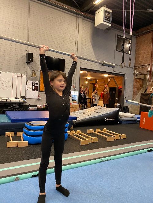 krachttraining tijdens turnen bij turnover gymnastics turnover gymnastics crossfit waddinxveen turnzaal turnen in crossfitbox