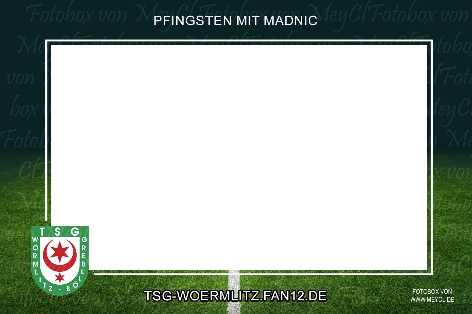 Fotorahmen mit grünem Feldhintergrund und einem Logo in der unteren linken Ecke. Text: „PFINGSTEN MIT MADNIC.“