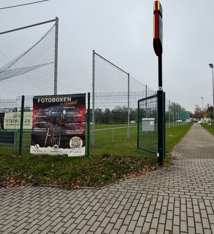 Mein Plakat mit Fotobox m Retrolook am Eingang von TSG Wörmlitz - Böllberg e.V.