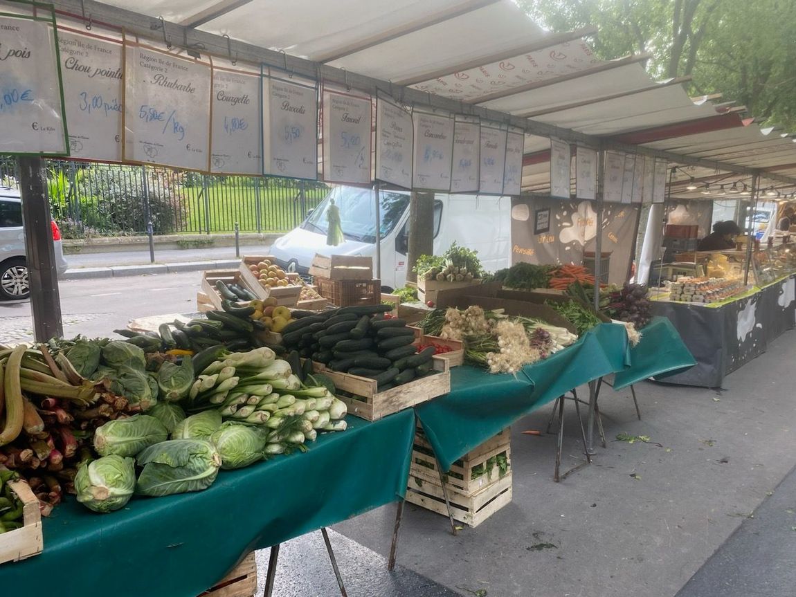 stand marché paris