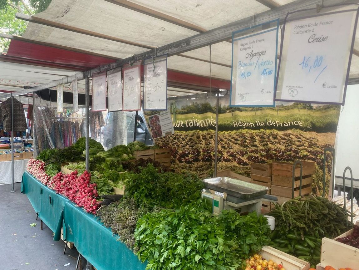 stand marché paris