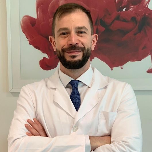 Un cerchio blu con una lettera p bianca al suo interno.