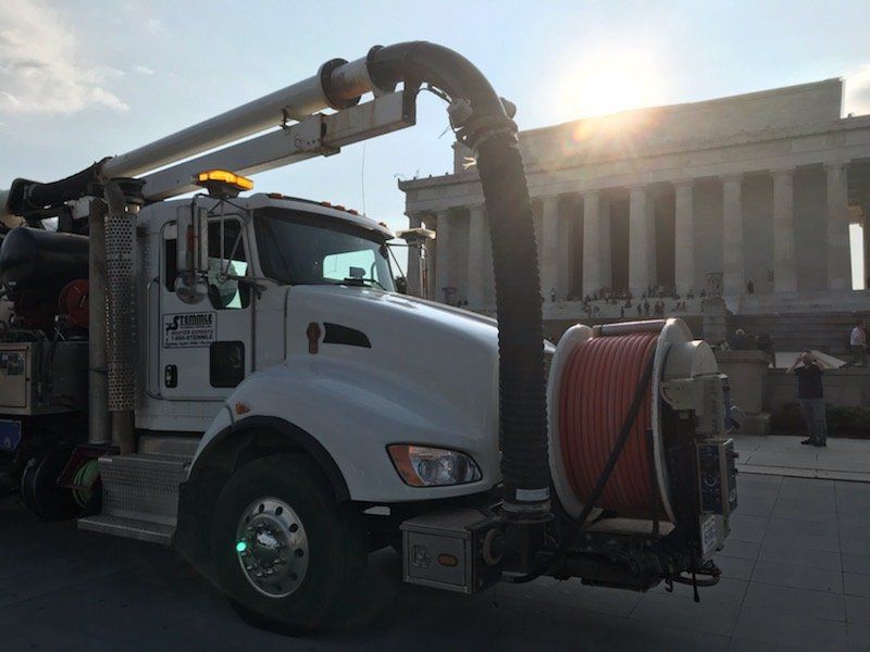 Stemmle work truck in front of the Lincoln Memorial
