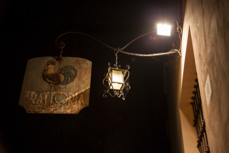 Insegna della Trattoria del Gallo