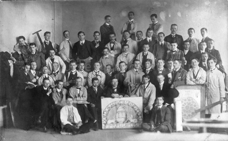 group photo of fellows of Hudec in the Architecture Faculty from 1912