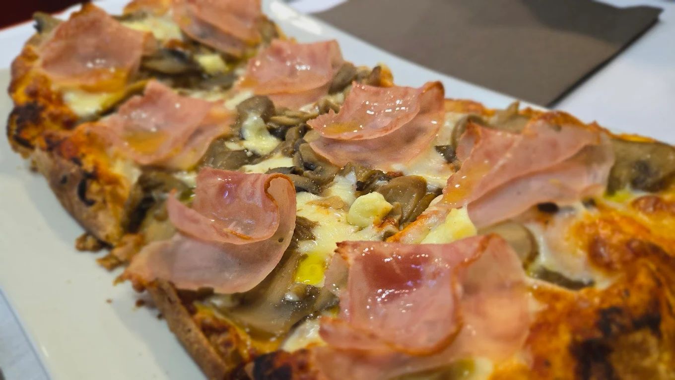 pizza prosciutto e funghi