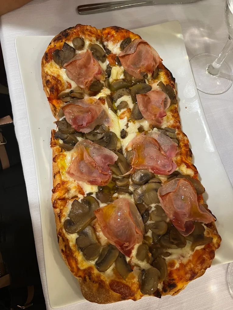 pizza funghi e prosciutto cotto