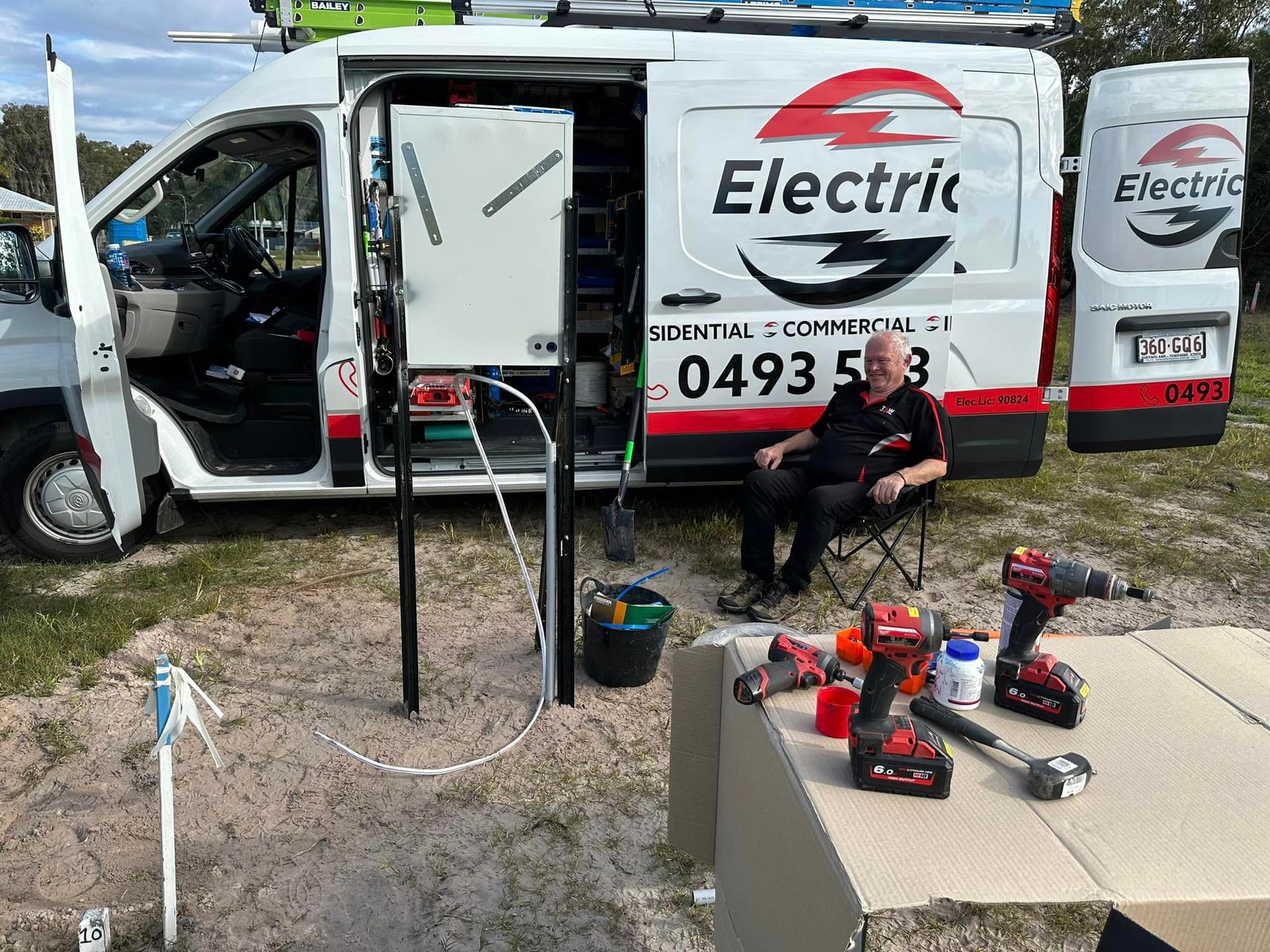 Old Electrician Man — Kawungan, QLD — Electricians@Work