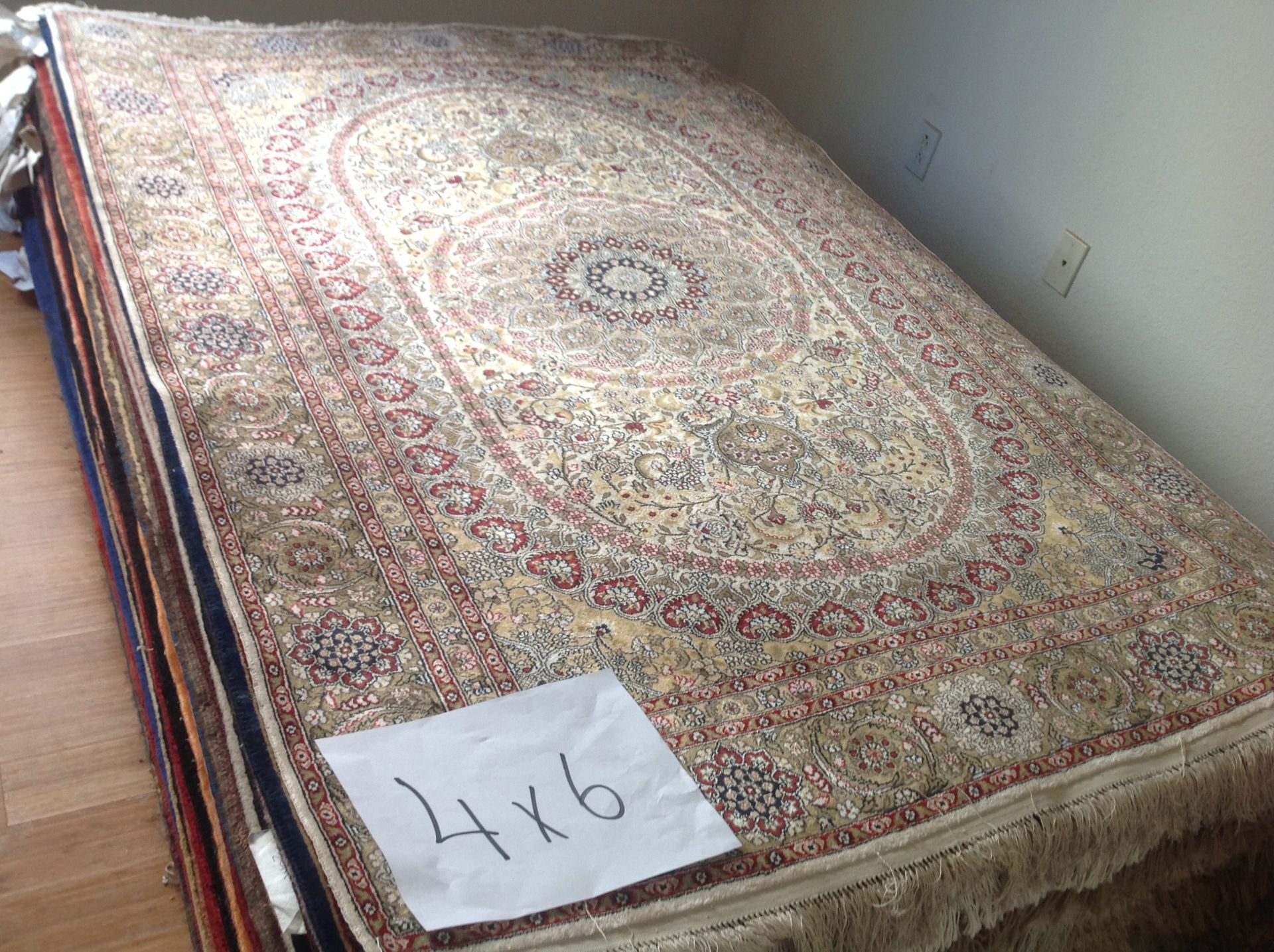 A rug with the number 4x6 on it