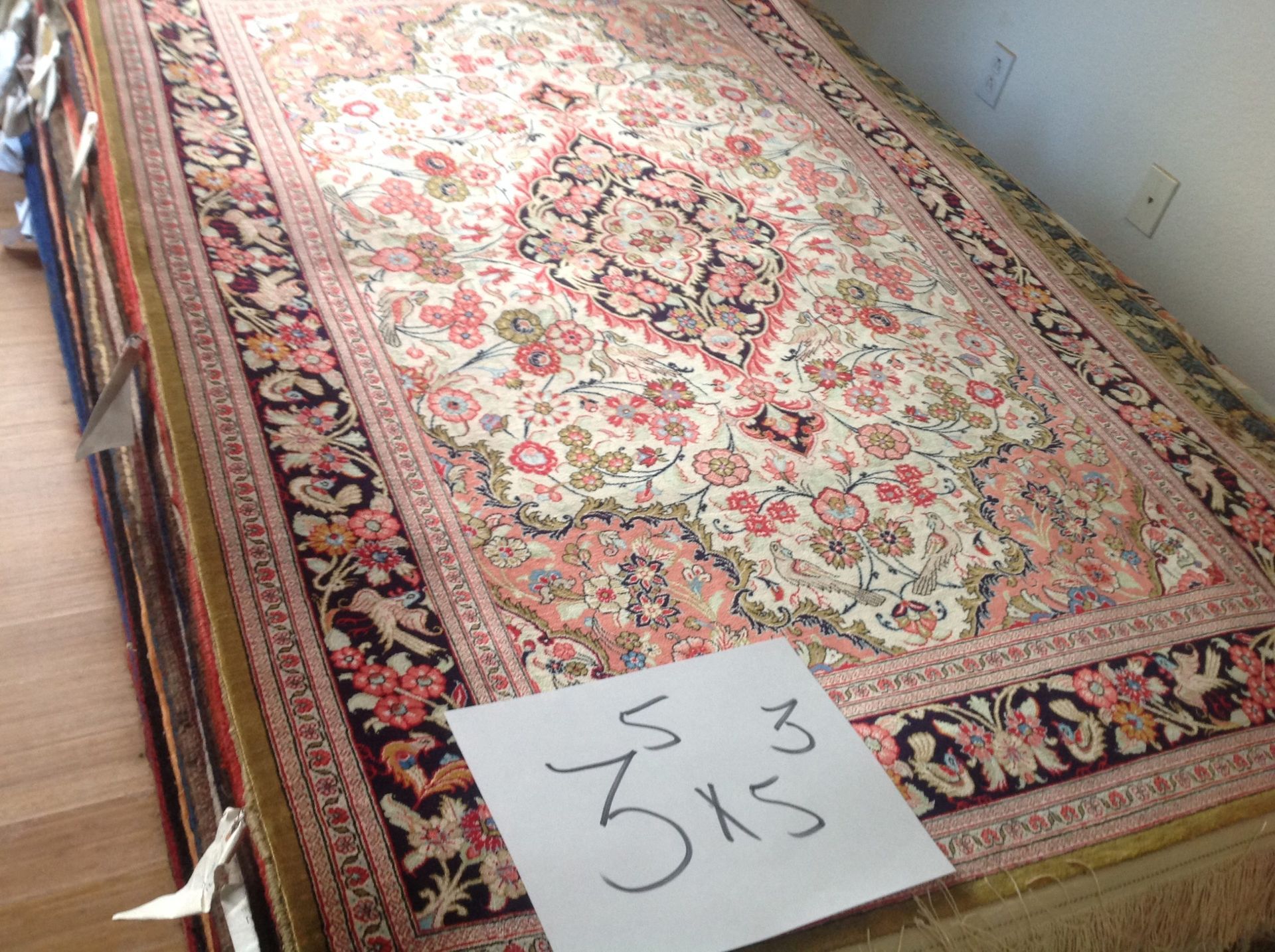 A rug with a sign on it that says 3 ks3