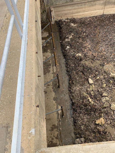 A concrete wall with a concrete block in the middle of it.