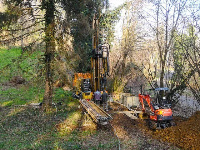Intervento di trivellazione per la realizzazione di pozzi e sondaggi