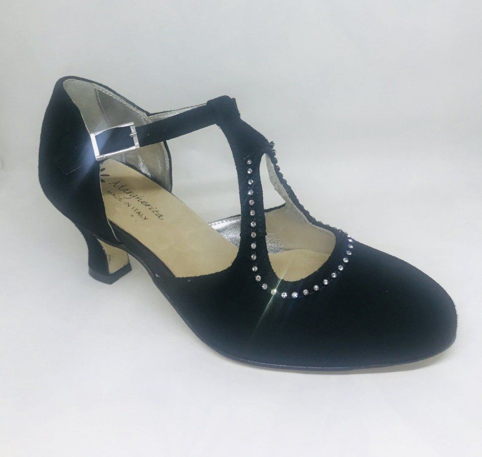 scarpa nera con tacco e brillanti