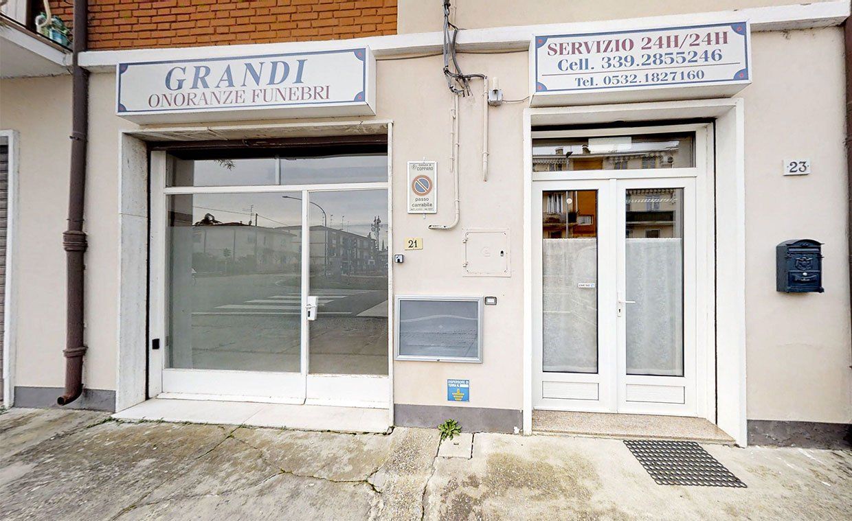 ingresso di un'agenzia funebre